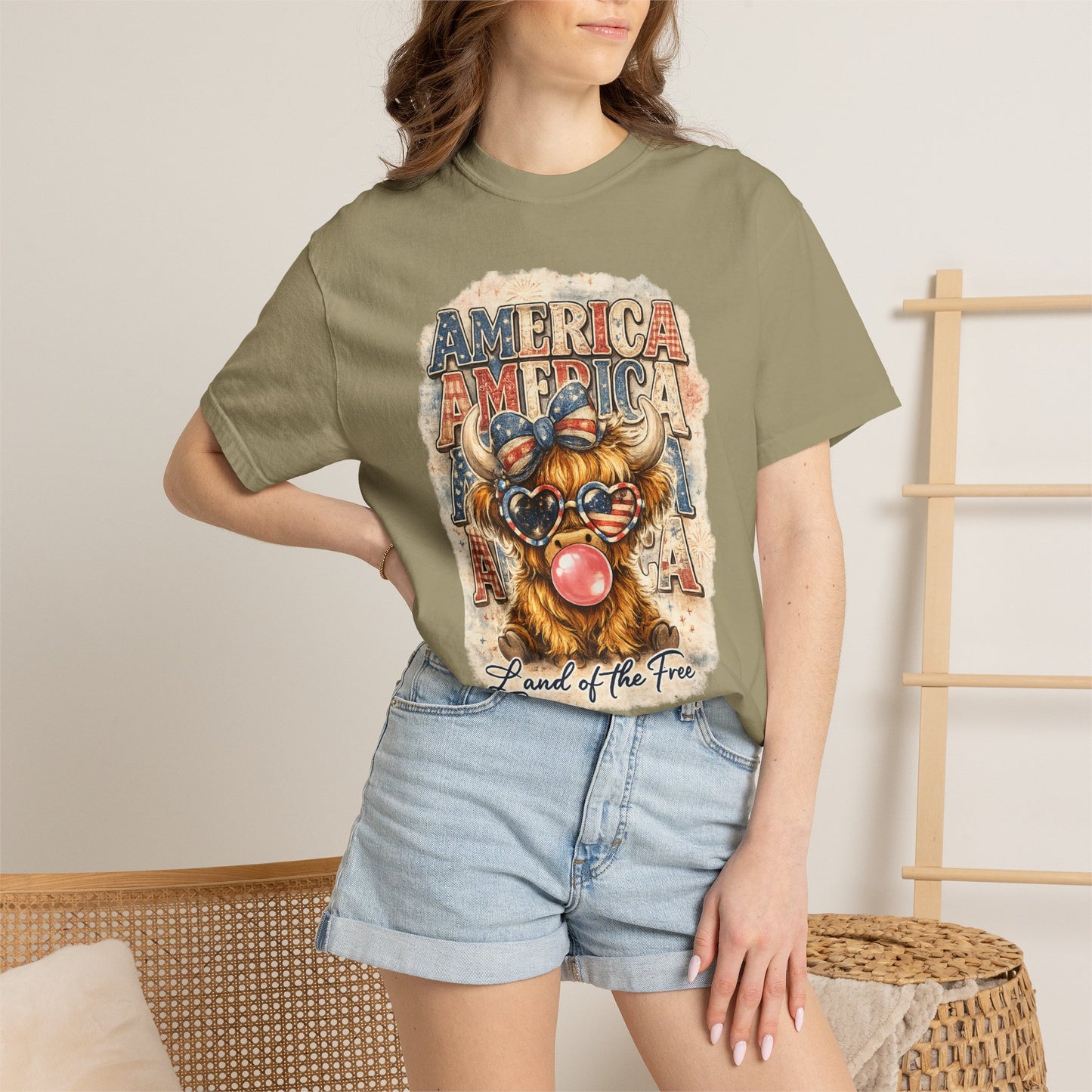 America Bulldog Graphic T-Shirt — "America" "Land of the Free" Patriotic Tee